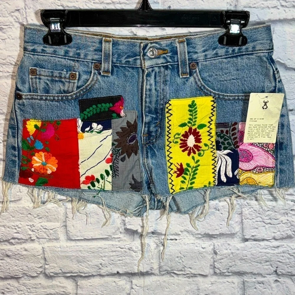 Urban Renewal Boho Floral Patch Upcycled Denim Levi’s Distressed Jean Shorts NWT